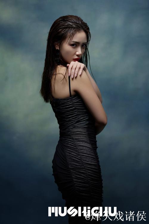 深夜魅影：探寻精品国产AV色彩的独特魅力